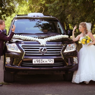 Фото свадебного лимузина в Красноярске