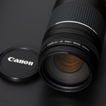 ​Canon EF 75-300mm f/ 4-5.6 III